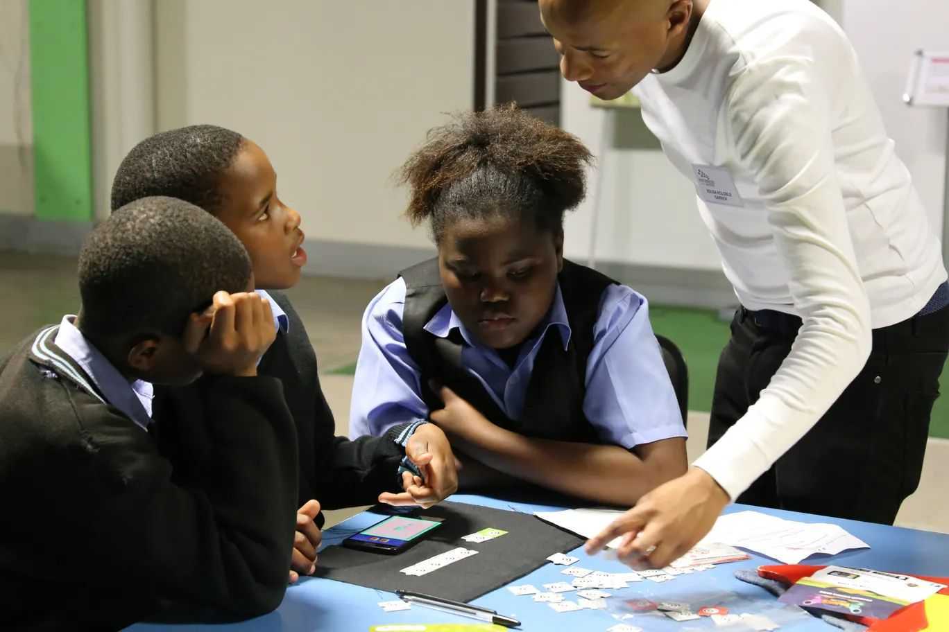 Reaching 10 000 Scholars Students Playing Tanks